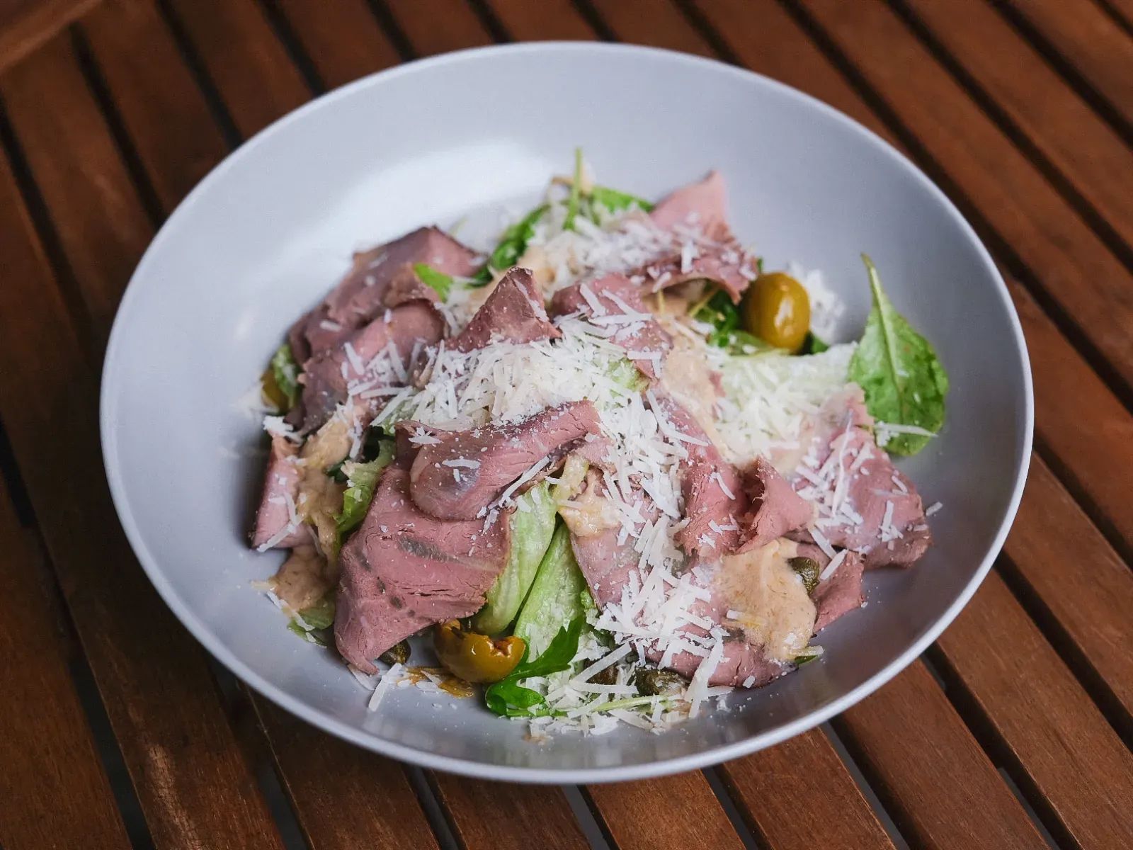 Salata sa grudinom u sous/videe i vitelo tonato sosom