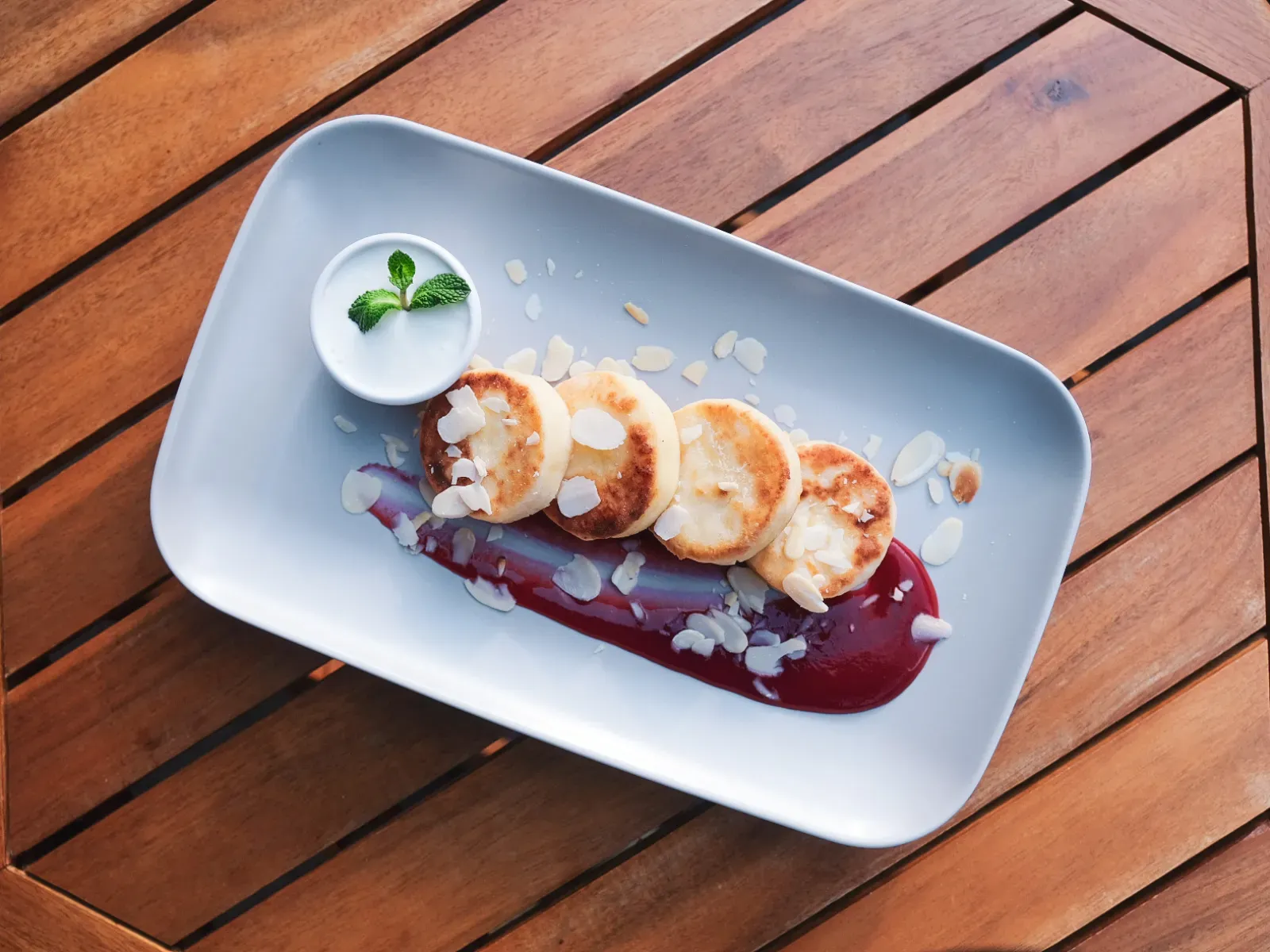 Sirniki sa prelivom od maline