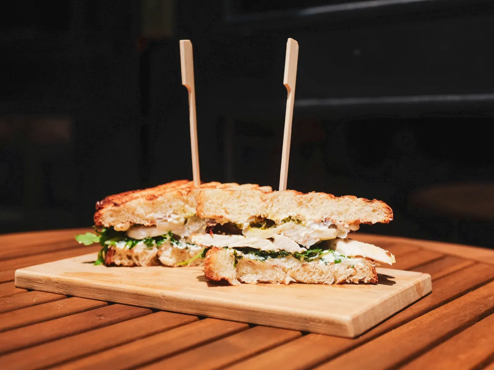 Sa piletinom i pestom