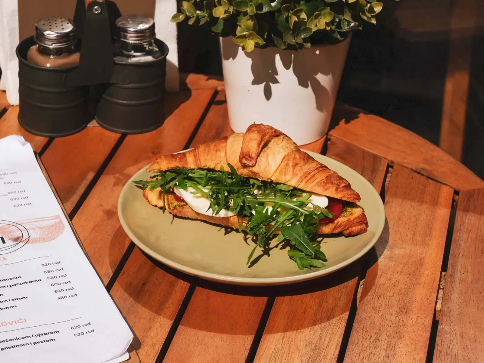 Sa pestom i mocarelom