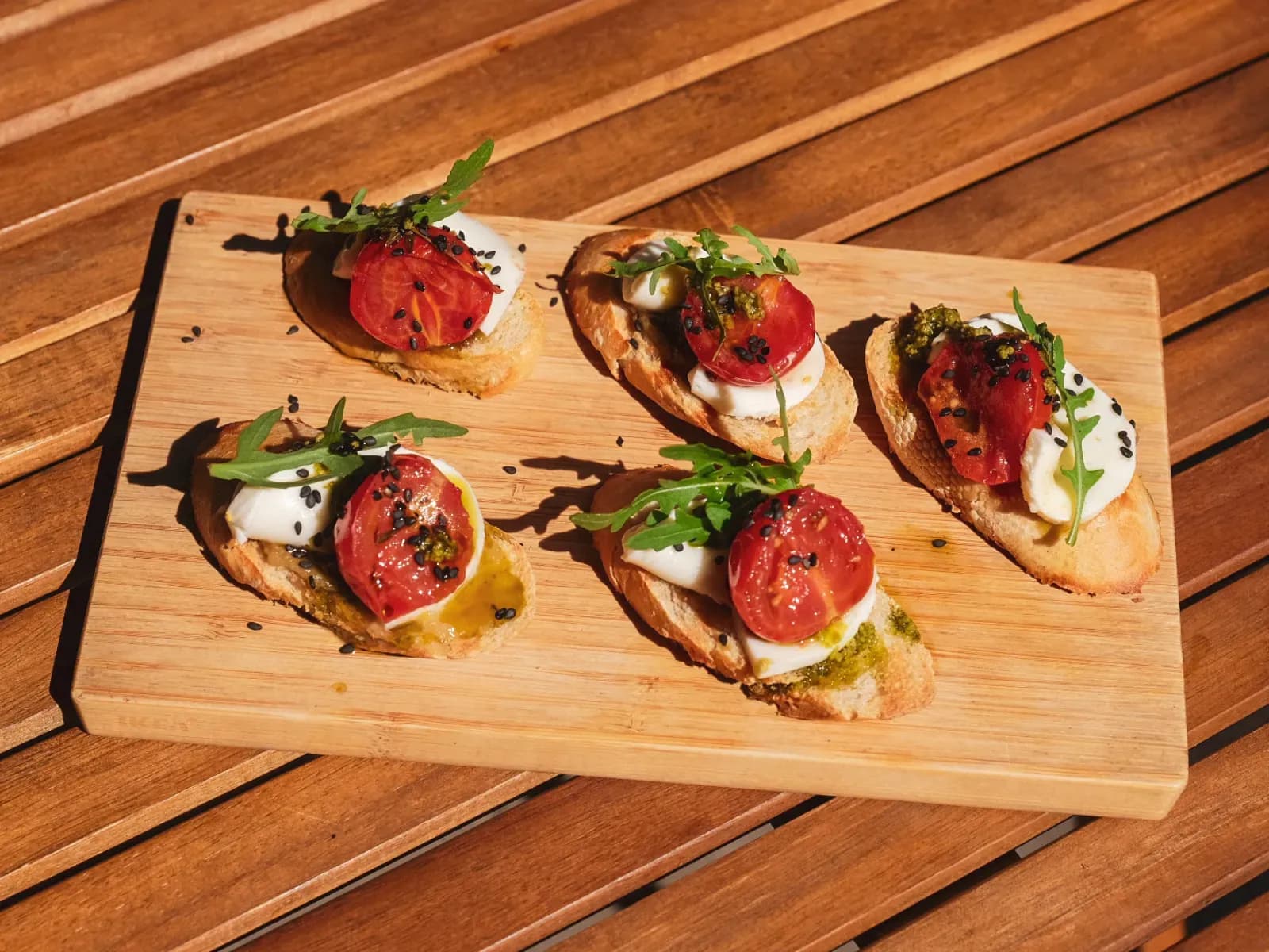 Brusketa sa paradajzom i mocarelom